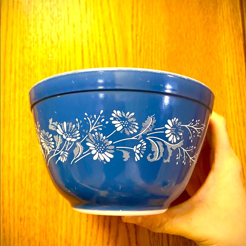 Pyrex blue Colonial mist 401 bowl
